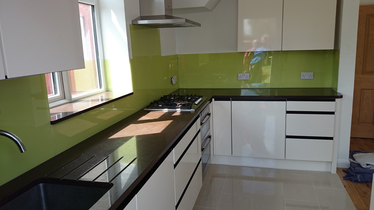 Lime green glass kitchen splashback installed by Wokingham glaziers